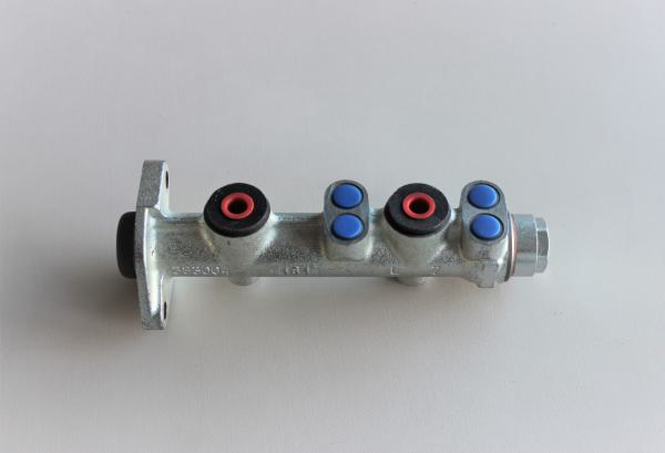 Hauptbremszylinder mit 4 Ausgängen (Fahrzeuge ohne ABS)